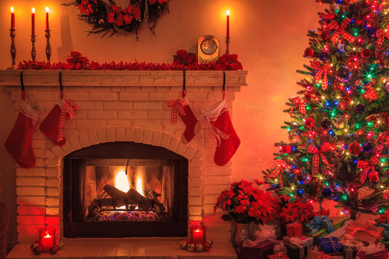 Christmas Tree Near Fireplace
 How to Magnificently Decorate a Mantel for a Wedding Instantly