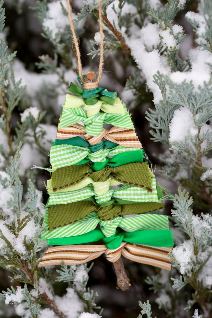 Christmas Tree Ornaments DIY
 10 Affordable DIY Christmas Tree Decorations