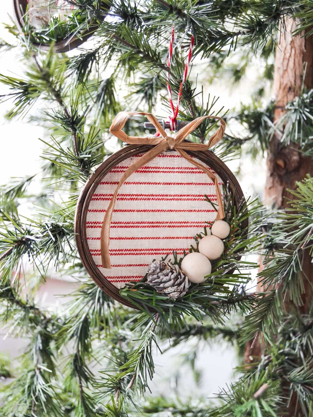 Christmas Tree Ornaments DIY
 DIY Embroidery Hoop Christmas Ornament My Creative Days