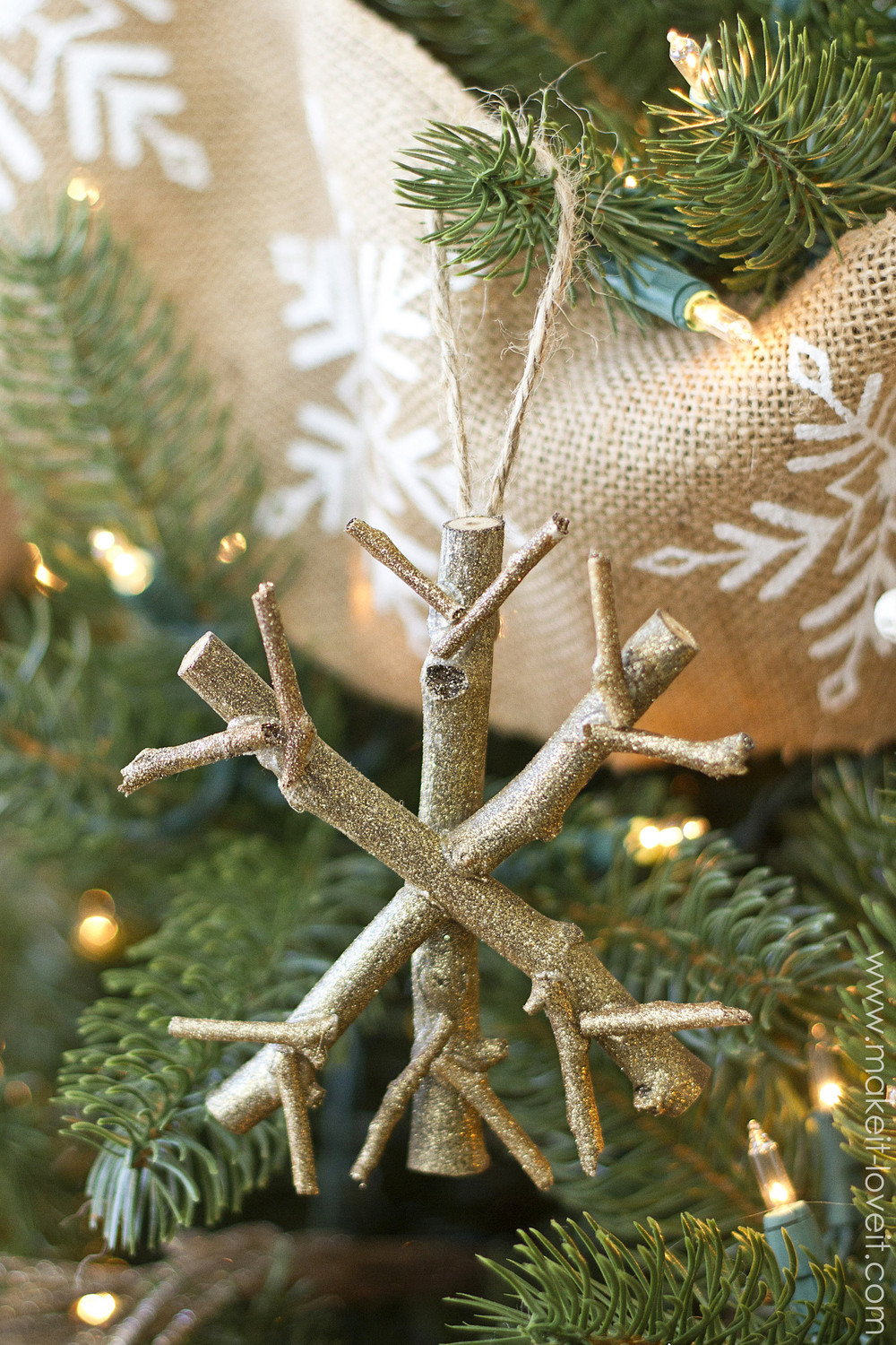 Christmas Tree Ornaments DIY
 23 Cool DIY Christmas Tree Decorations To Make With Kids