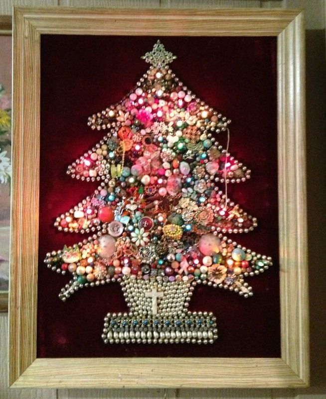 Christmas Tree Wall Decor
 VTG Framed Costume Jewelry Christmas Tree Collage