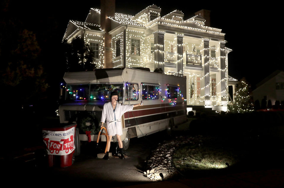 Christmas Vacation Lamp
 Homeowner recreates Griswold s Christmas Vacation light