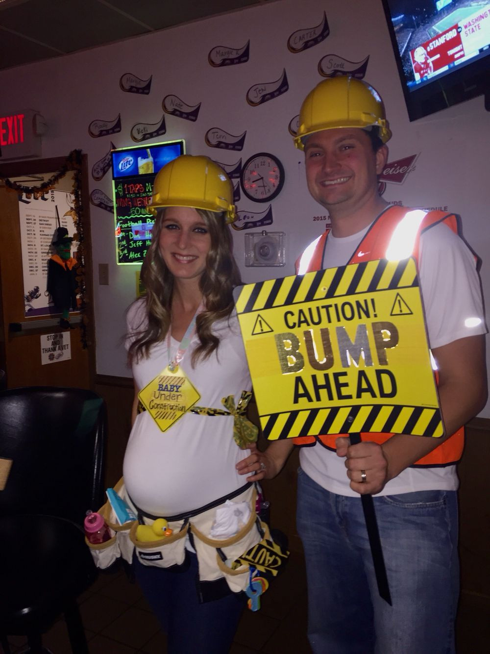 Construction Worker Costume DIY
 Pregnant Construction Worker couples Halloween costume