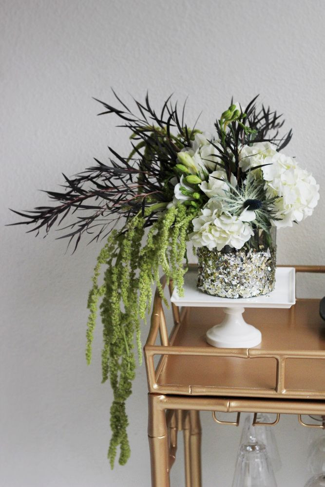 Contemporary Christmas Flower Arrangements
 Best 25 Modern flower arrangements ideas on Pinterest