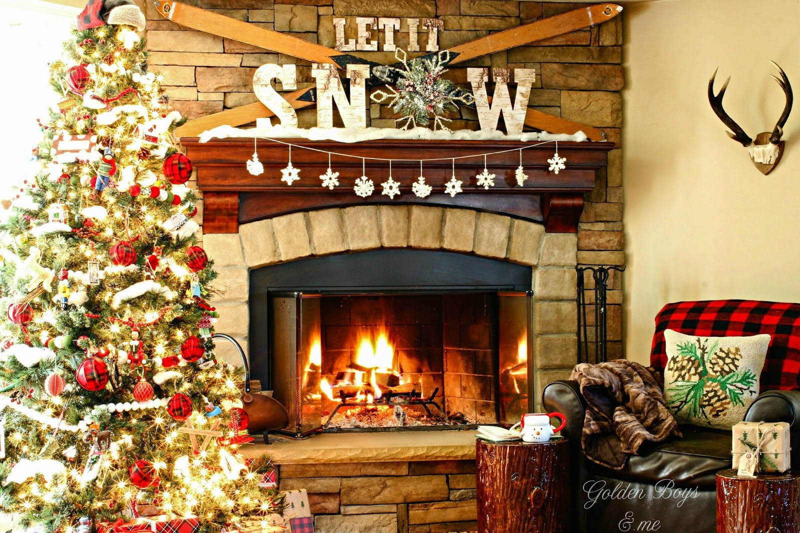 Cozy Christmas Fireplace
 Golden Boys and Me Holiday House Walk 2015