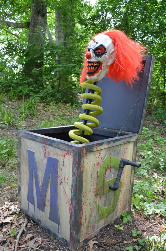Creepy Outdoor Halloween Decorations
 60 Awesome Outdoor Halloween Party Ideas DigsDigs