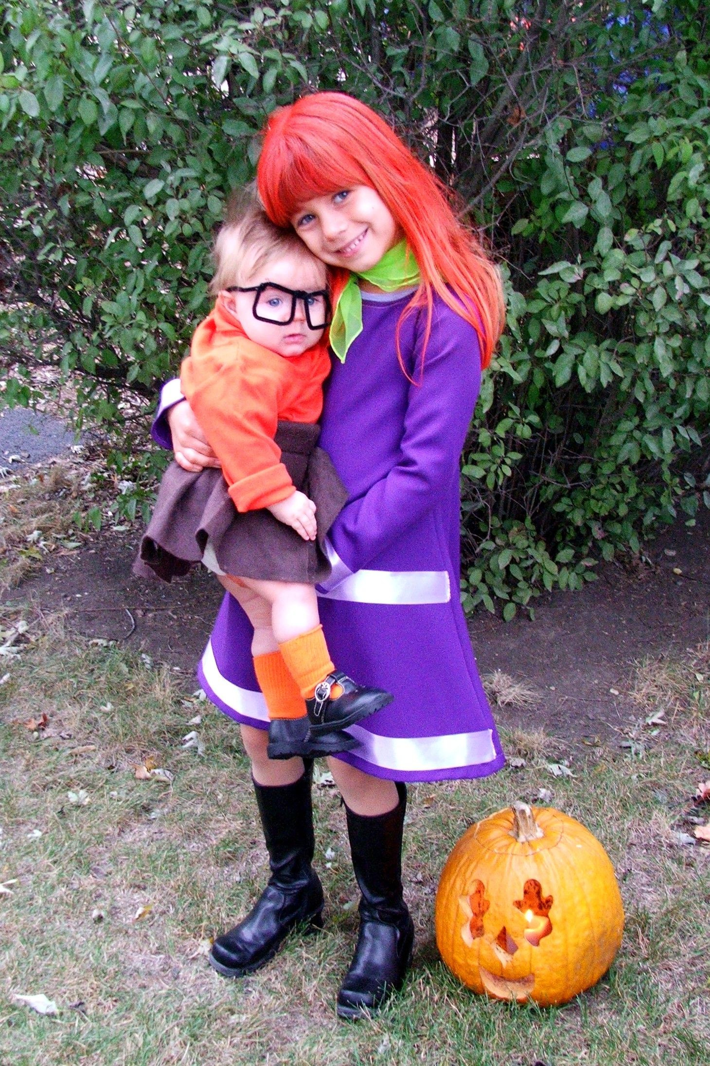 Daphne Costume DIY
 Daphne and Velma costumes My girls would LOVE these