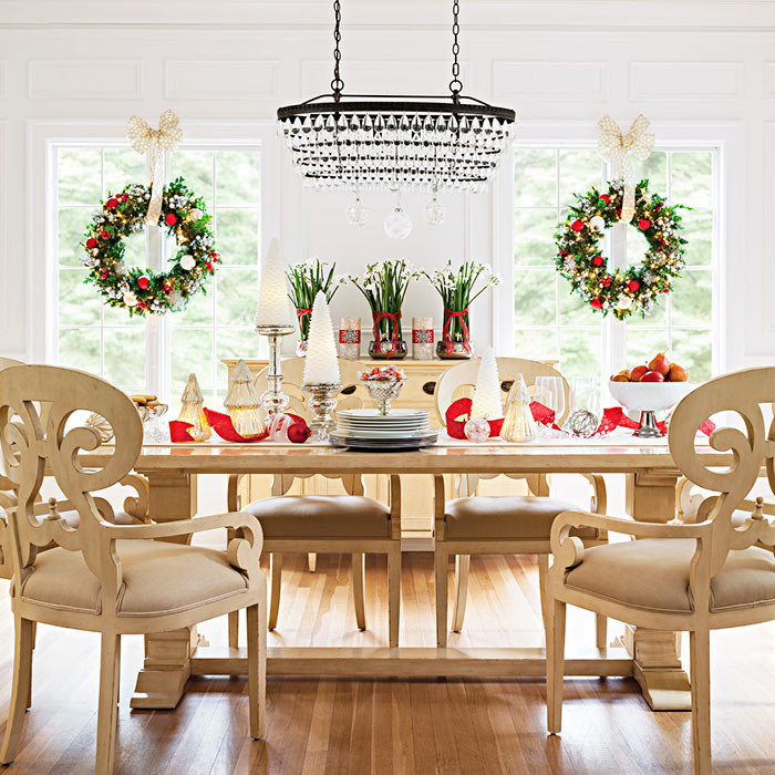 Dining Room Christmas Decor
 Christmas Decor for Dining Rooms