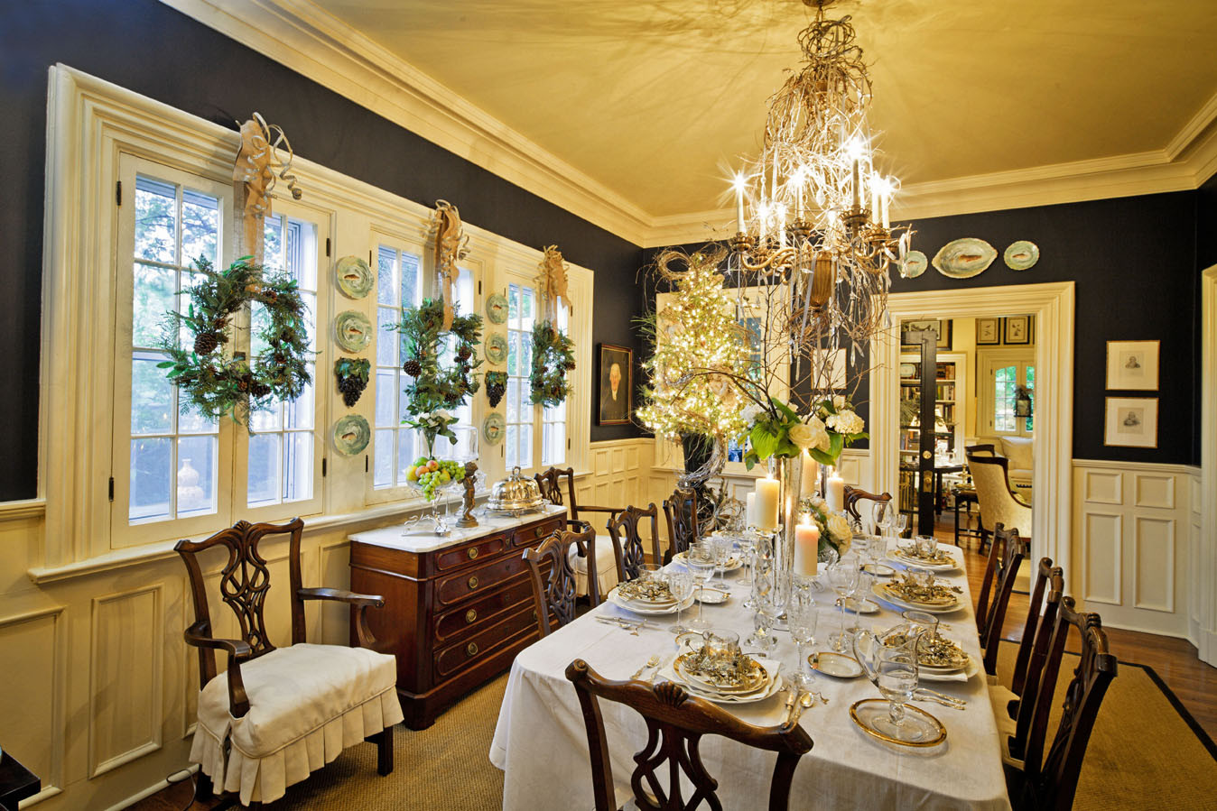 Dining Room Christmas Decorating
 Ways To Decorate Your Dinner Table For Maximum Advantage
