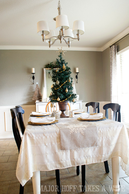 Dining Room Christmas Decorating
 Table Decorations and Dining Room Decorating Ideas For