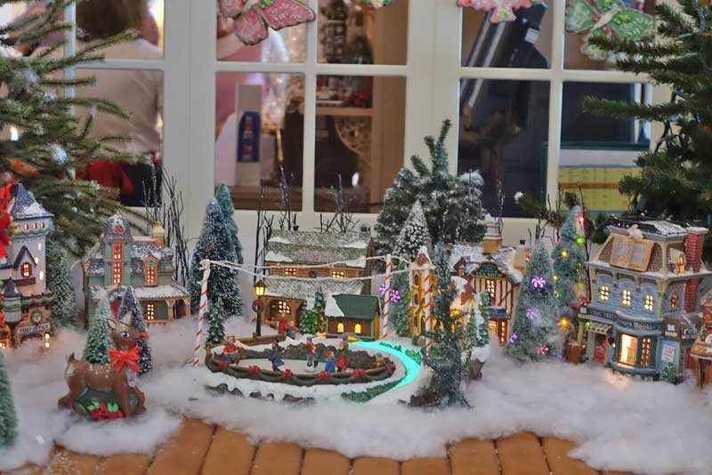 Disney Christmas Home Decor
 Our Top 5 Disney World Resort Christmas Decorations