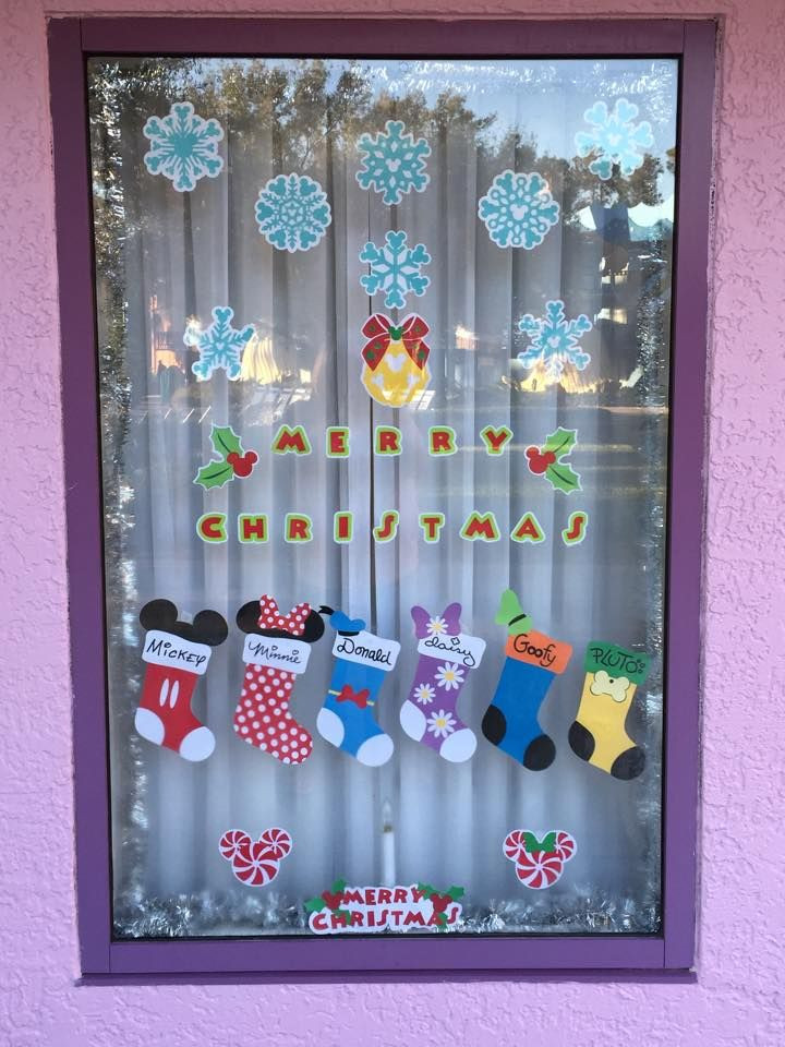 Disney Christmas Home Decor
 Best 25 Disney window decoration ideas on Pinterest