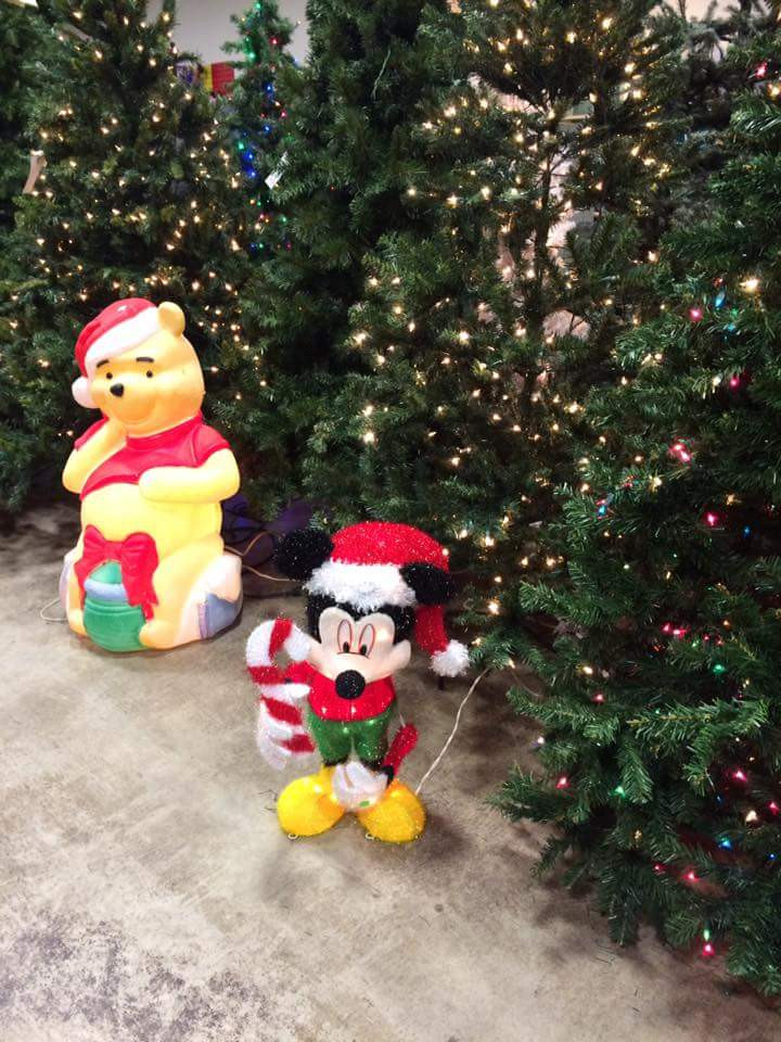 Disney Outdoor Christmas Decorations
 60 Mind Blowing Disney Christmas Ornaments to Give Your