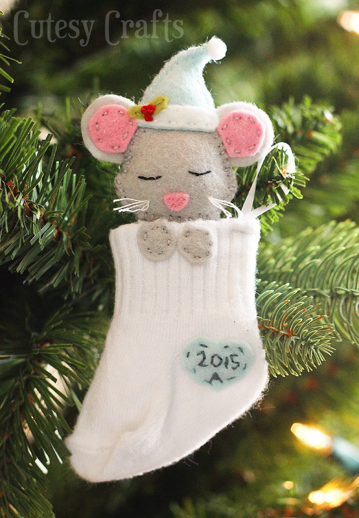 DIY Baby Christmas Pictures
 Baby Sock DIY Christmas Ornaments Cutesy Crafts