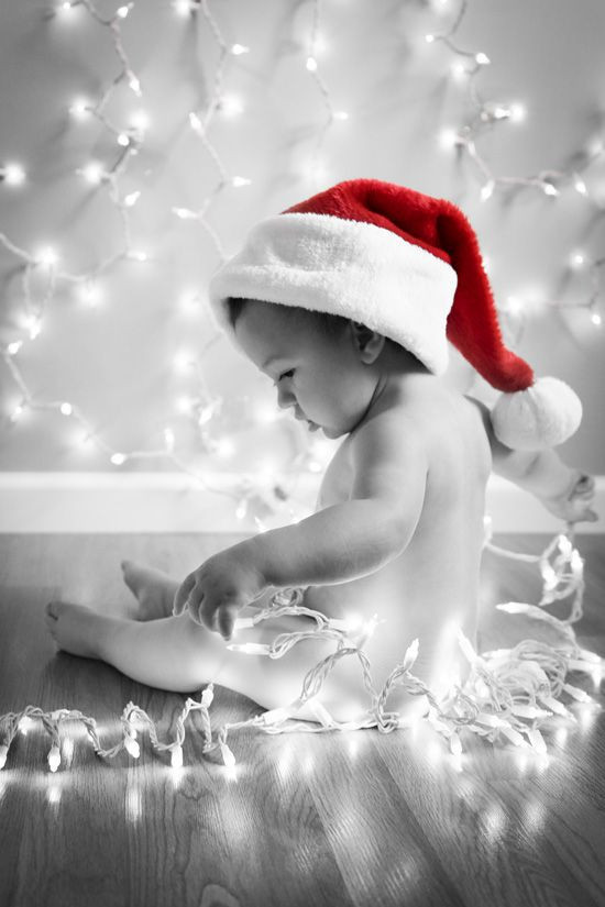 DIY Baby Christmas Pictures
 Baby’s First Christmas Ideas