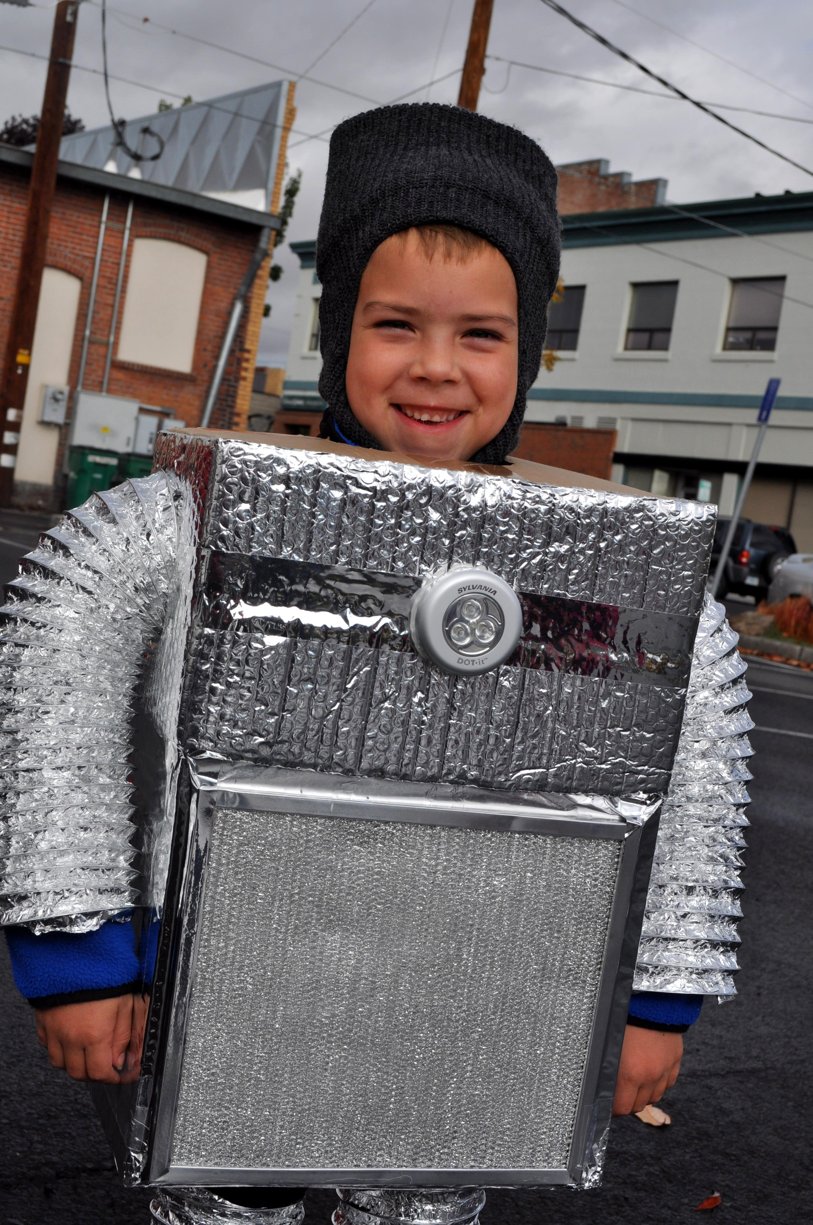 DIY Boys Costumes
 Homemade Robot Costume For 6yrold Little Boy GoodNCrazy