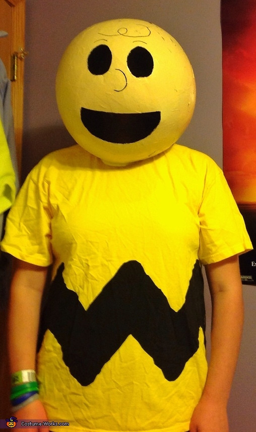 DIY Charlie Brown Costume
 Charlie Brown DIY Halloween Costume 2 2