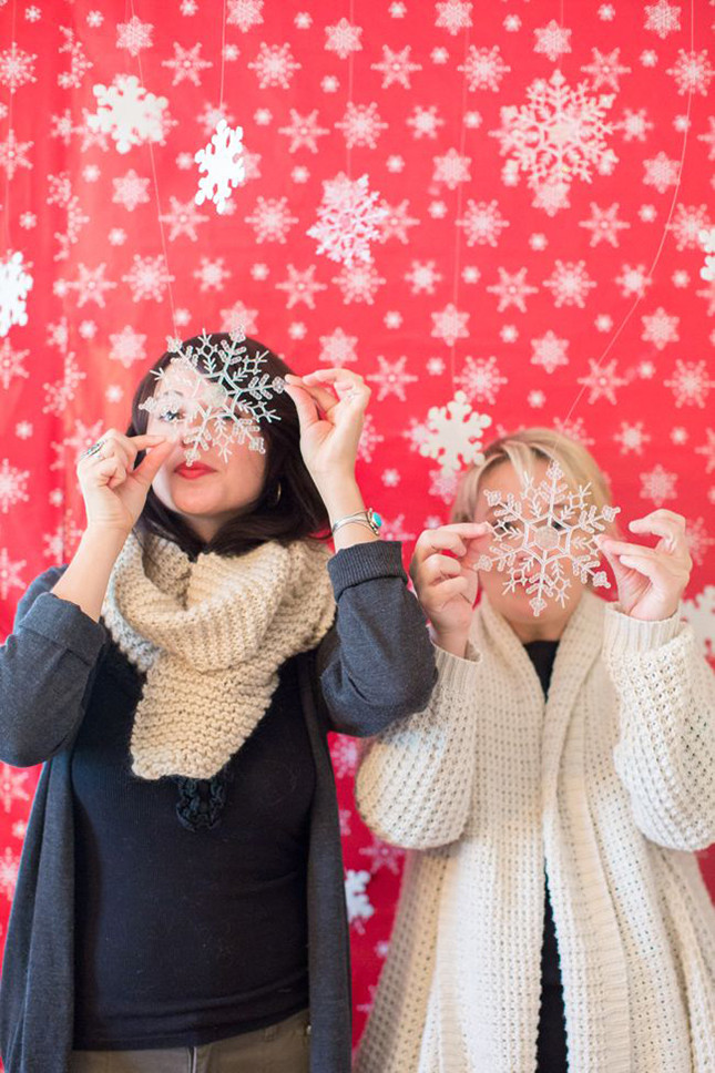DIY Christmas Backdrop
 ‘Tis the Season to Smile 15 Holiday Booth Ideas