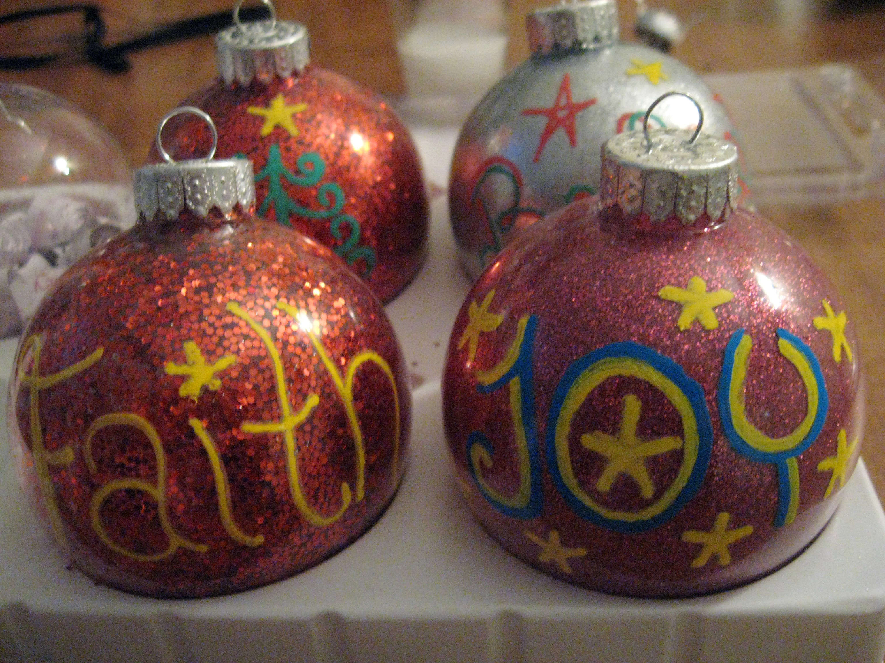 DIY Christmas Ball Ornaments
 DIY Glitter Christmas Ball Ornaments