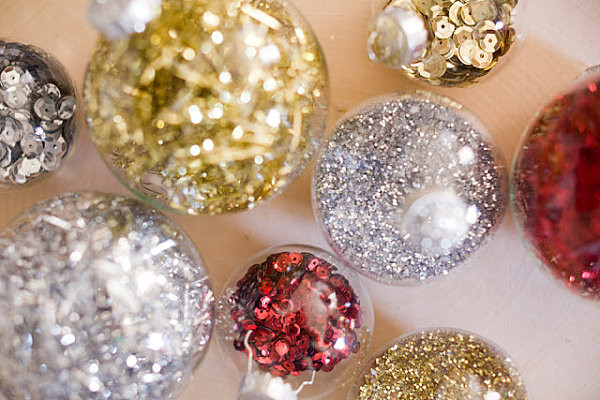 DIY Christmas Balls
 12 DIY Christmas Ornaments for a Festive Tree