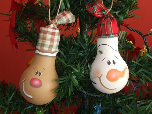 DIY Christmas Bulbs
 30 easy DIY Christmas ornaments made from light bulbs