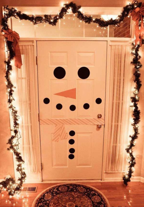 DIY Christmas Door Decoration
 5 Bud DIY Christmas Decorations