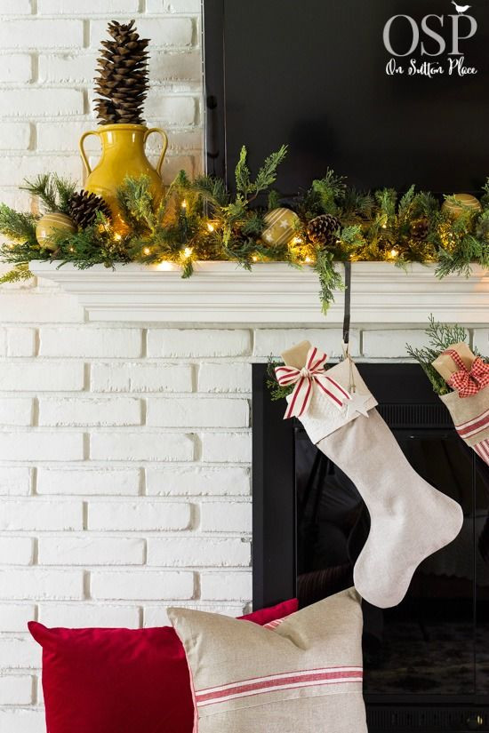 Diy Christmas Fireplace Decorations
 25 best ideas about Christmas Mantel Decor on Pinterest
