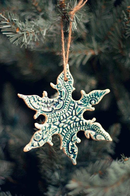 DIY Christmas Lace
 DIY Lace Snowflake Ornaments DIY Projects
