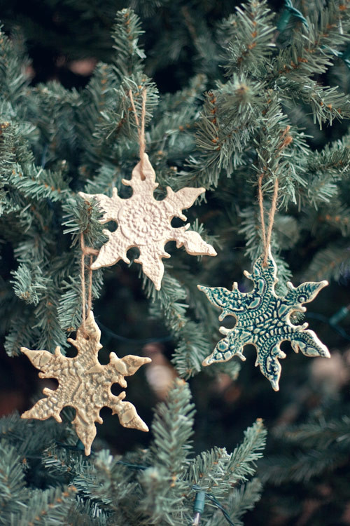 DIY Christmas Lace
 DIY Lace Snowflake Ornaments