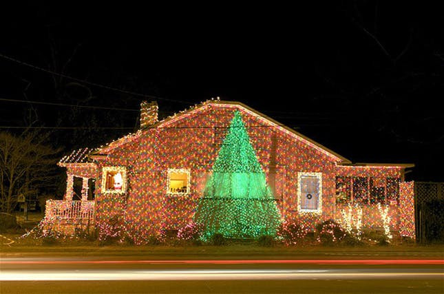 DIY Christmas Light Show
 Crazy Christmas Lights 15 Extremely Over the Top Outdoor