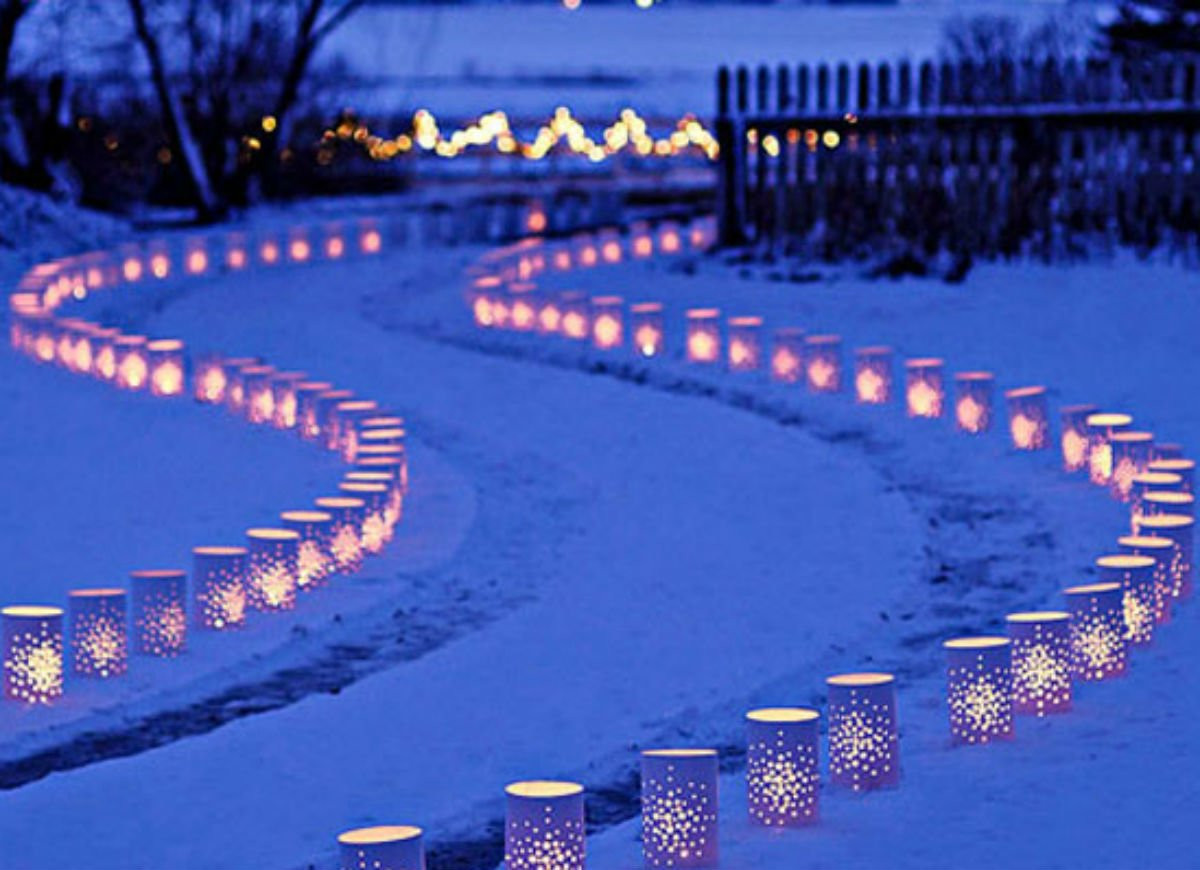 DIY Christmas Lighting
 Lanterns Lining a Driveway DIY Christmas Decorations 10