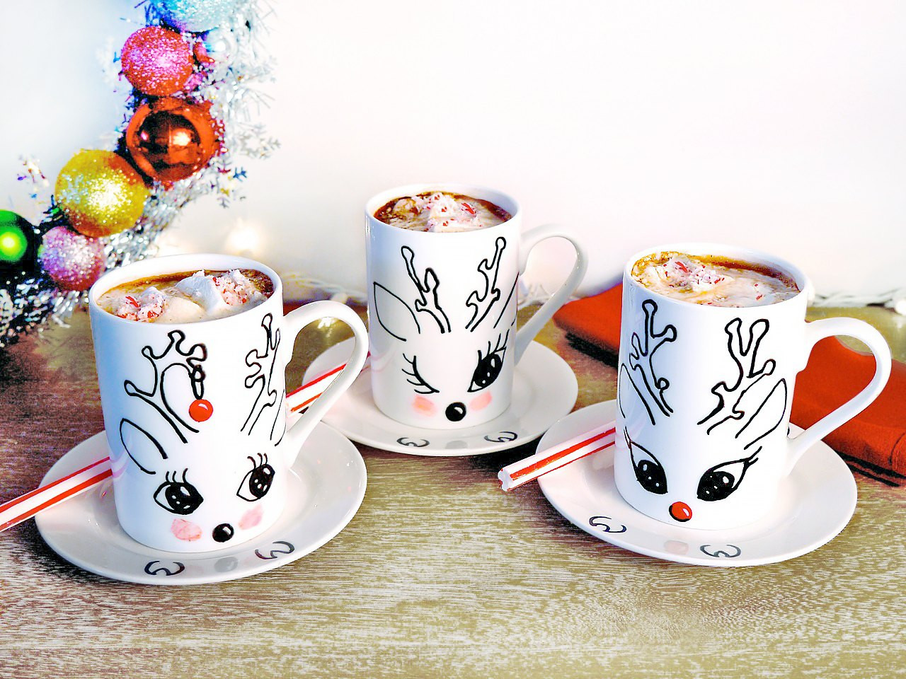 DIY Christmas Mugs
 DIY Holiday Reindeer Mugs