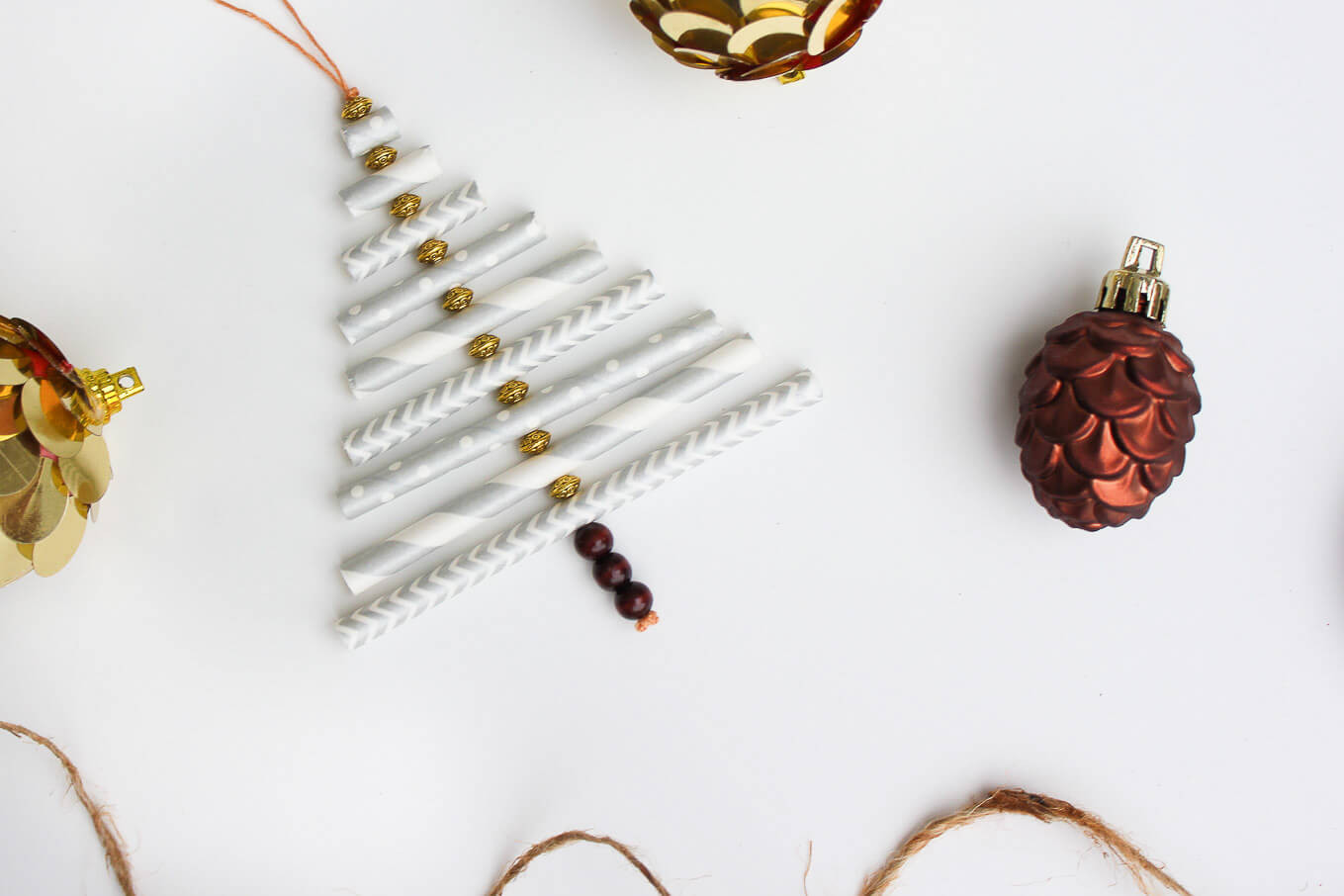 DIY Christmas Ornament
 DIY Christmas Ornament Tutorial Using Paper Straws