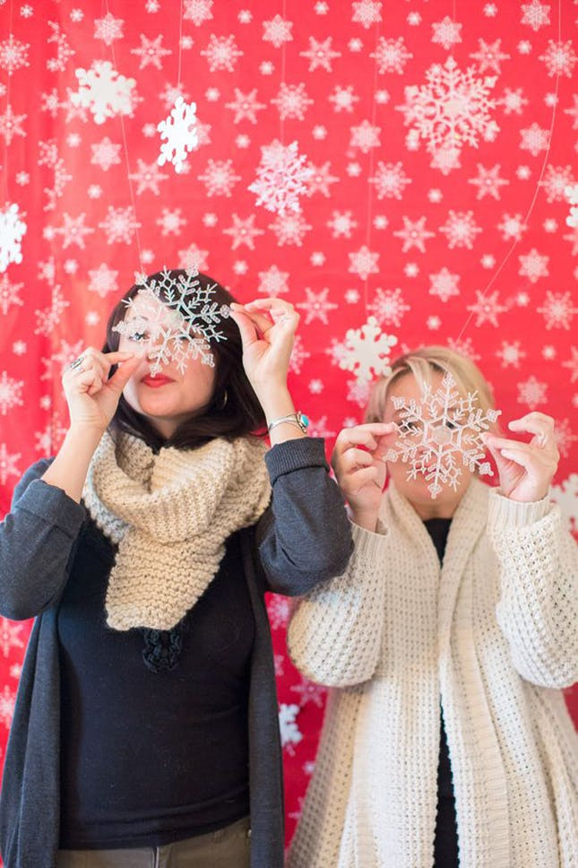 DIY Christmas Photography Backdrops
 ‘Tis the Season to Smile 15 Holiday Booth Ideas