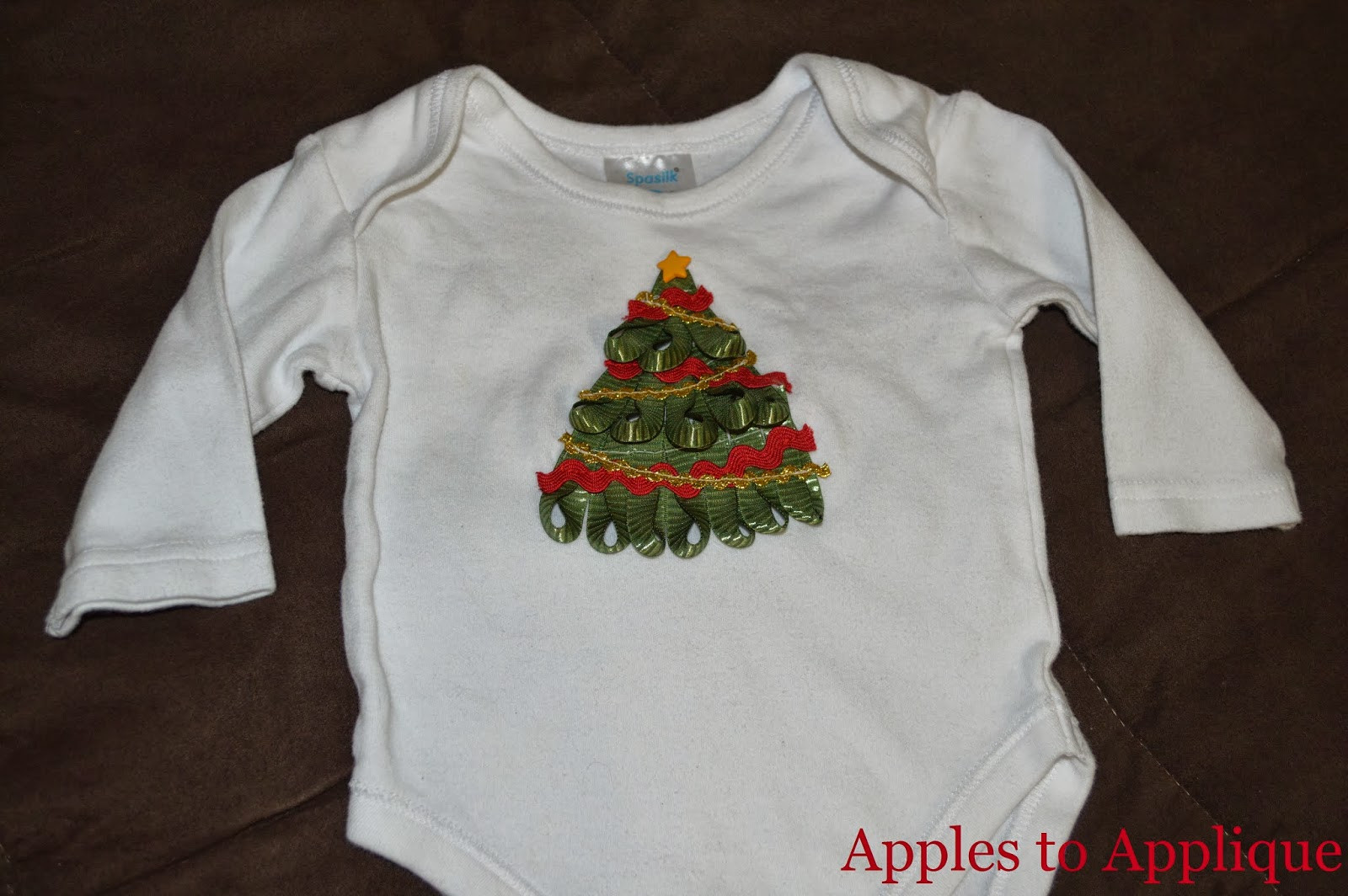 DIY Christmas Shirts
 Apples to Applique DIY Christmas Shirt