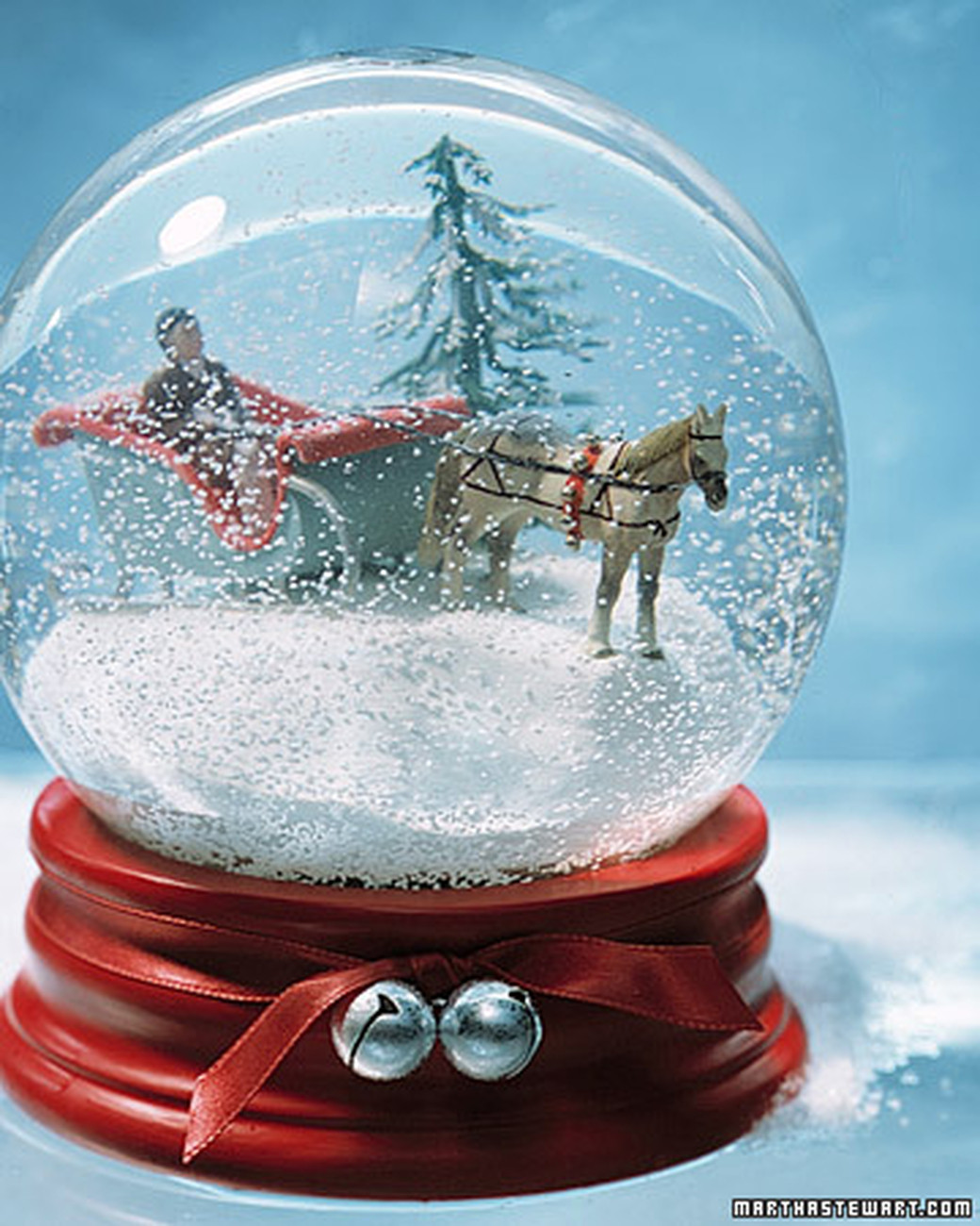 DIY Christmas Snow Globe
 These 21 DIY Snow Globes Will Have You Jolly All Season Long