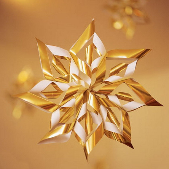 DIY Christmas Star
 15 Festive DIY Christmas Ornaments