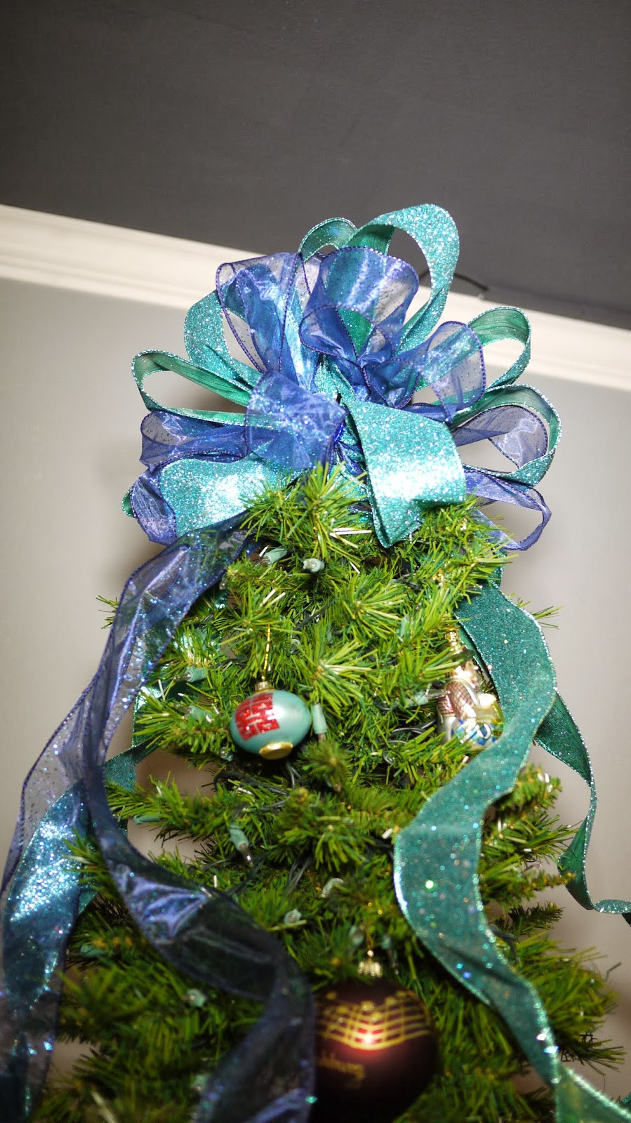 DIY Christmas Tree Bow Topper
 Special Delivery by Jackie Christmas Tree Bow Topper and
