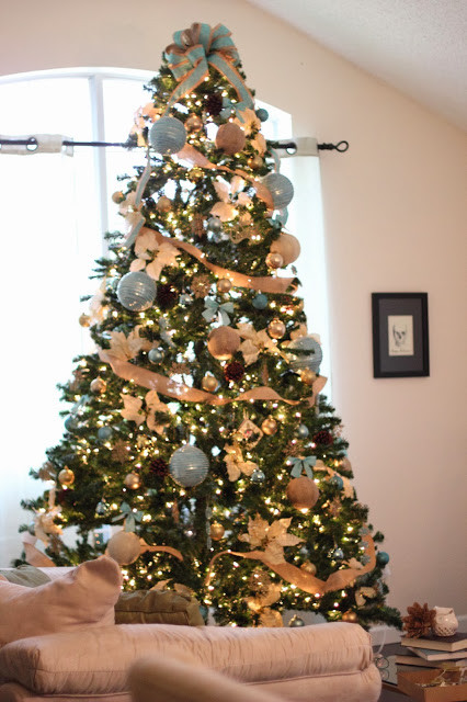DIY Christmas Tree Bows
 Wright By Me DIY Christmas tree bows