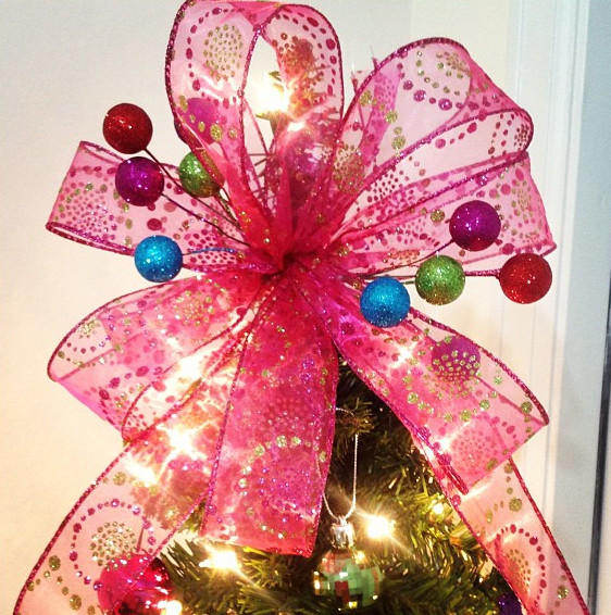 DIY Christmas Tree Bows
 DIY Christmas Tree Bow Topper The Denver Housewife