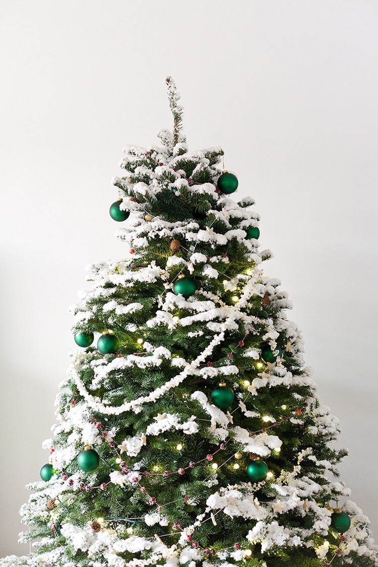 DIY Christmas Tree Garland
 Four Homemade Garlands for your Christmas Tree