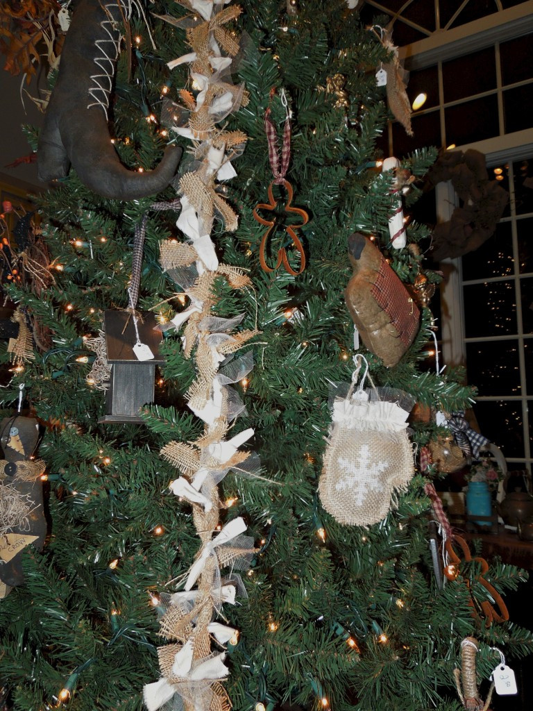 DIY Christmas Tree Garland
 Burlap Garland 18 DIY Ideas