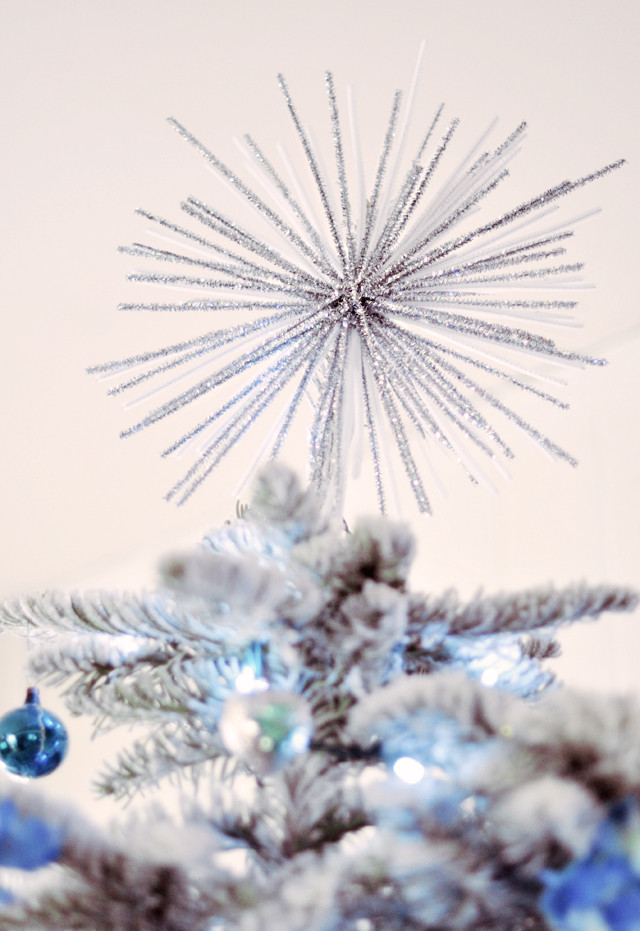 DIY Christmas Tree Topper
 Fab DIY Mod Starburst Tree Topper with Pipe Cleaners