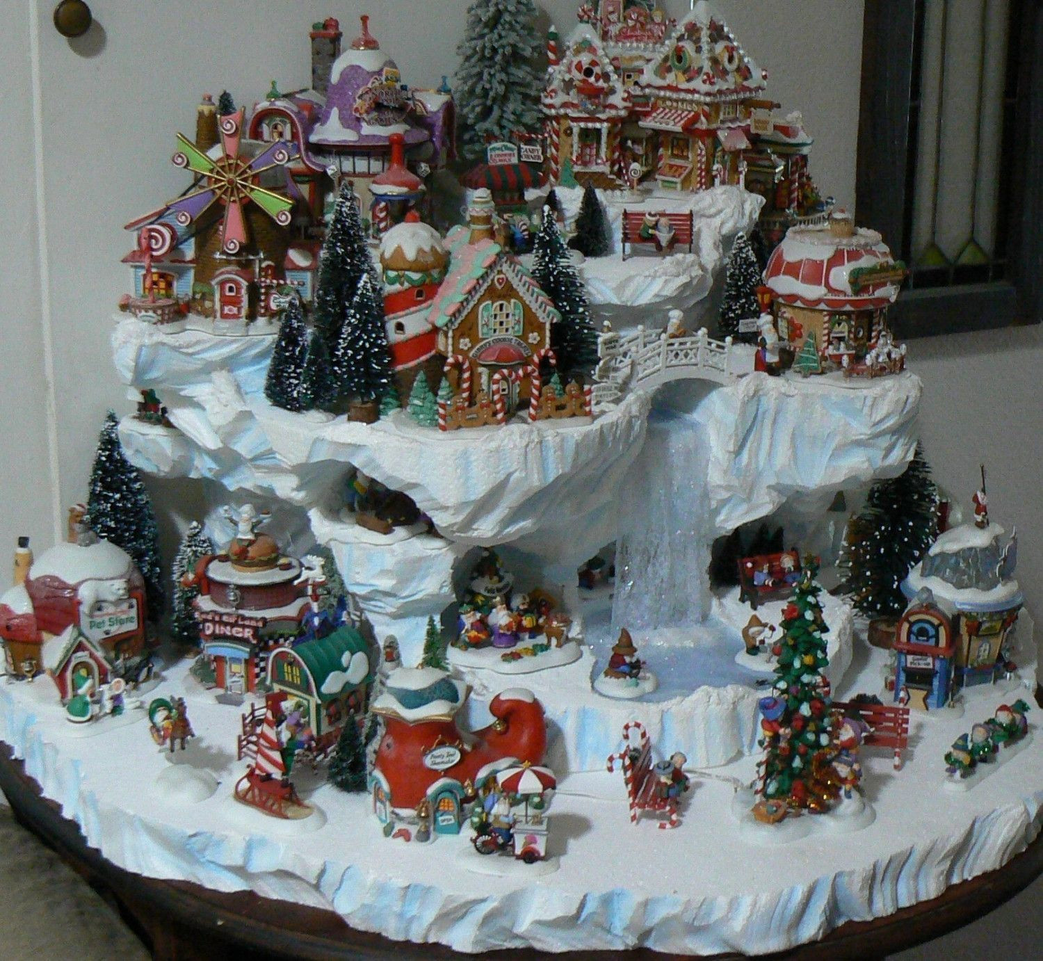 DIY Christmas Village Display
 25 unique Christmas village display ideas on Pinterest