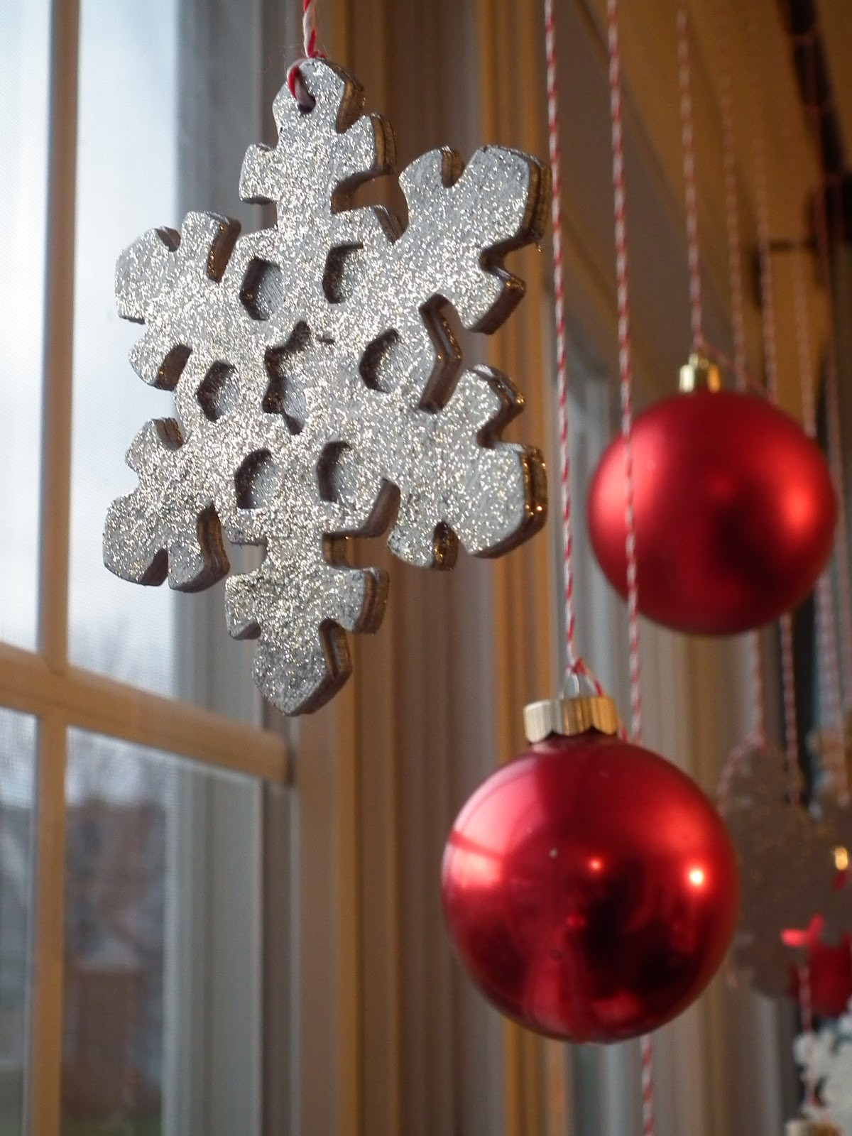 DIY Christmas Window Decorations
 Meaningful Nest DIY Christmas Decor Part 1