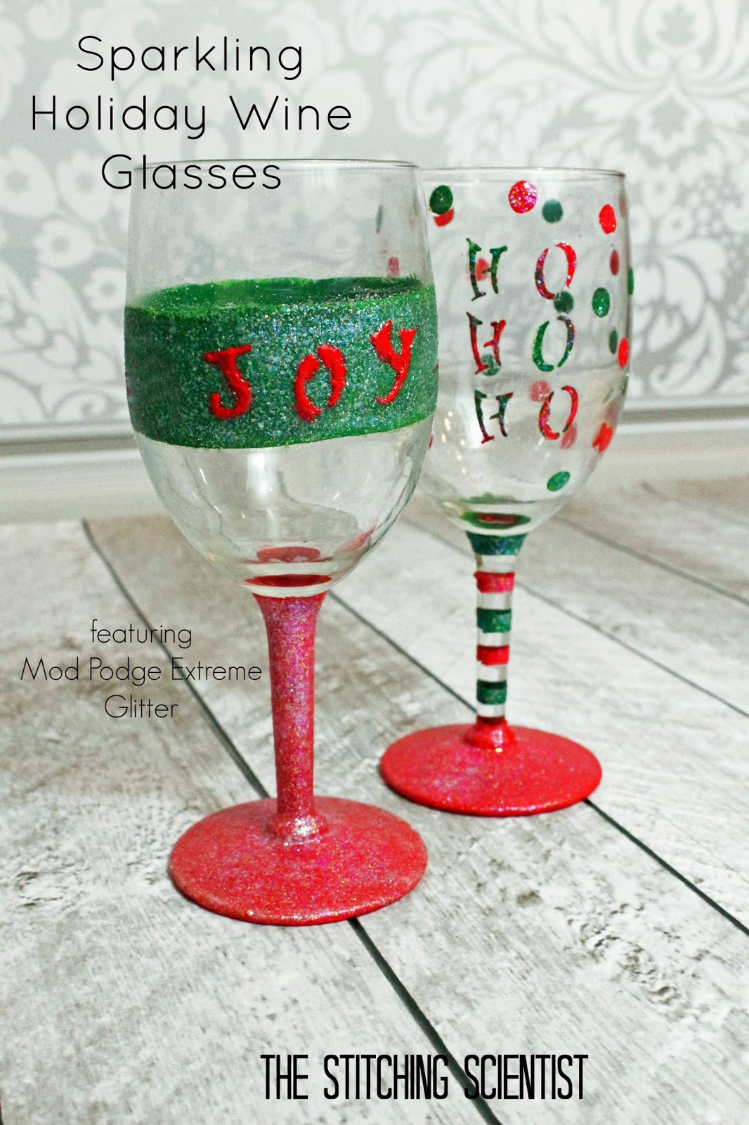 DIY Christmas Wine Glasses
 DIY Sparkling Holiday Wine Glasses