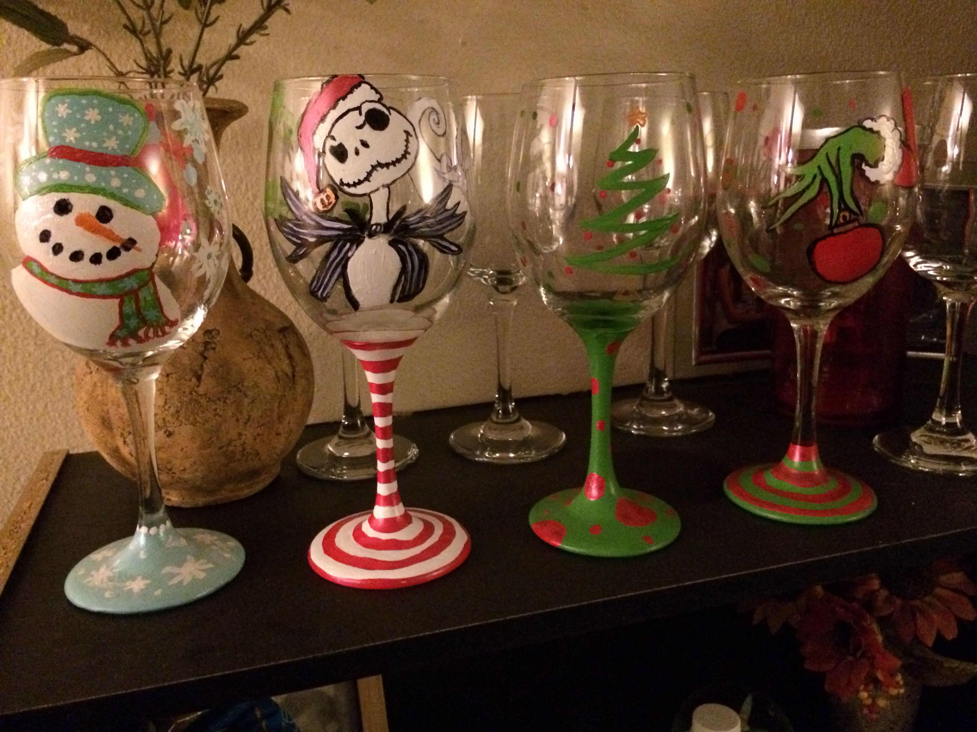 DIY Christmas Wine Glasses
 Christmas wine glass ideas