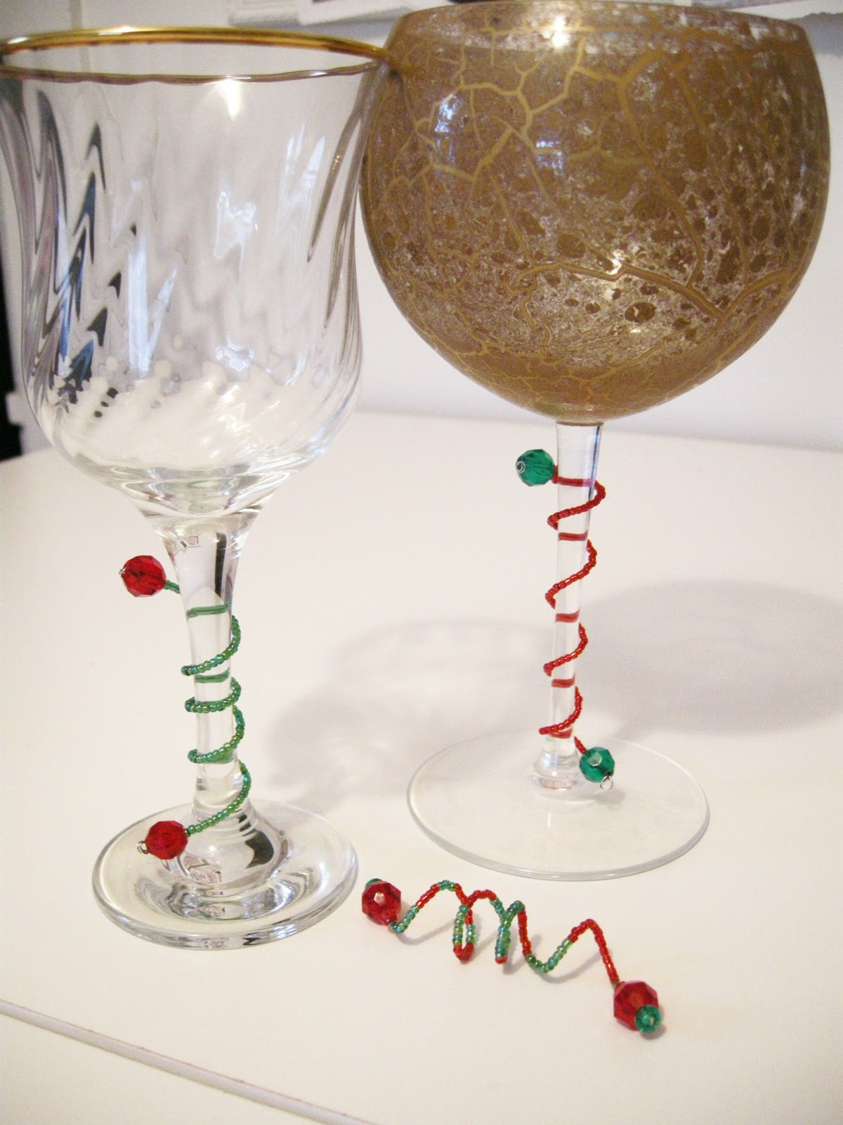 DIY Christmas Wine Glasses
 Etcetorize Show and Tell Wine Gems