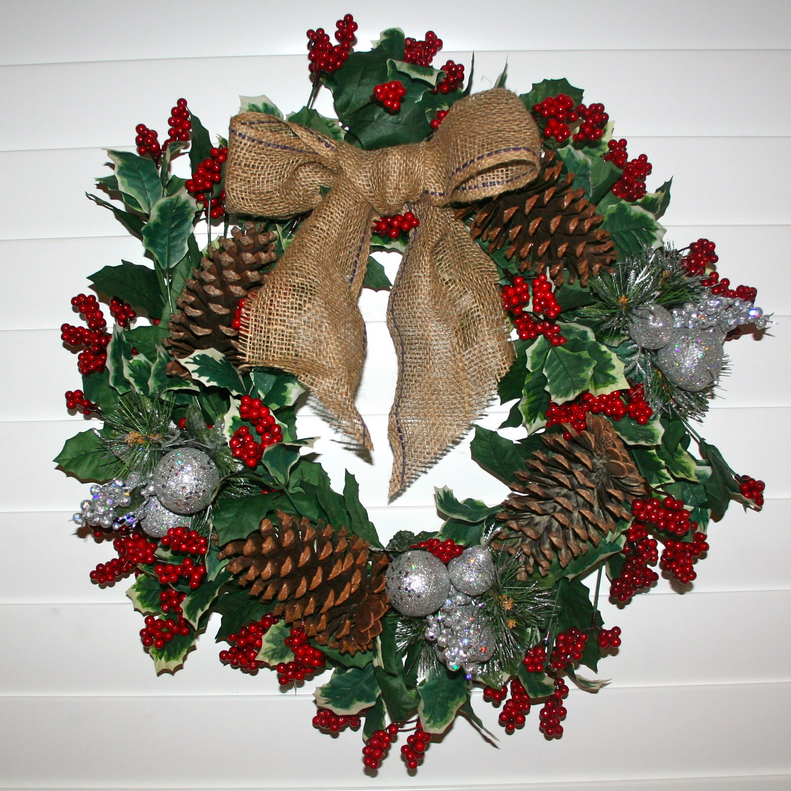 DIY Christmas Wreath
 Divine DIY Christmas Wreath