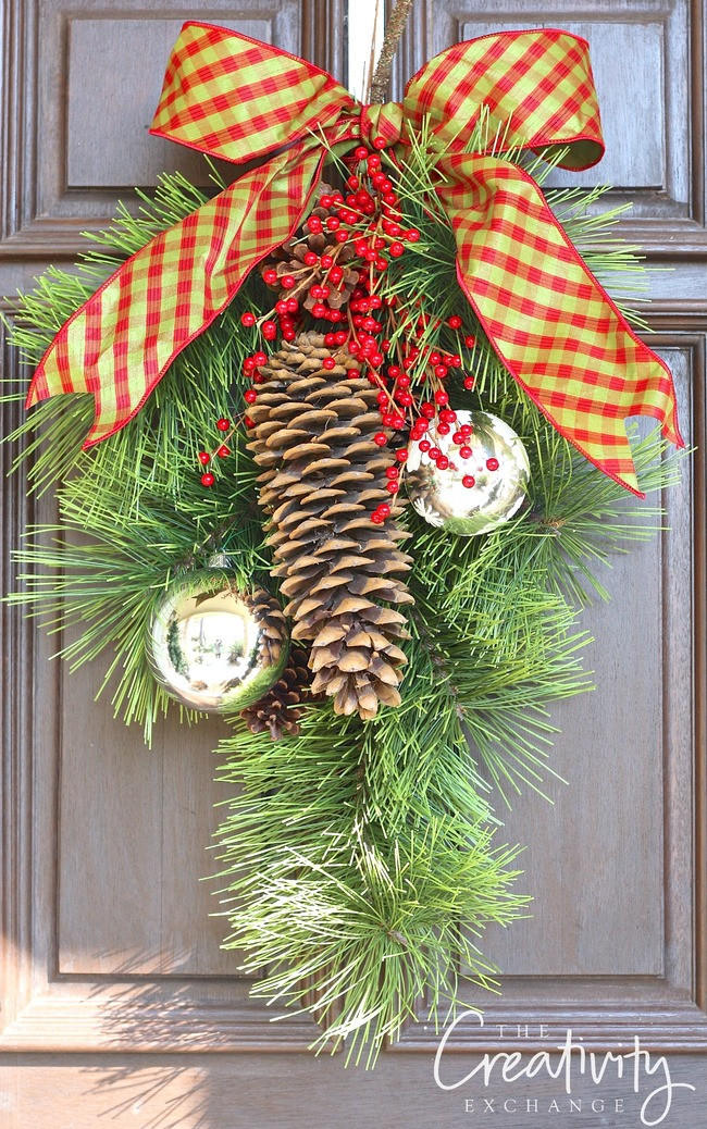 DIY Christmas Wreath
 Easy DIY Christmas Wreaths for Around the Home